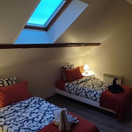 Au Pied Du Chateau 2 Bellegarde-du-Loiret Номер фото