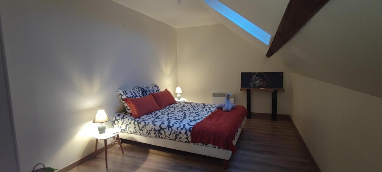Au Pied Du Chateau 2 Bellegarde-du-Loiret Номер фото